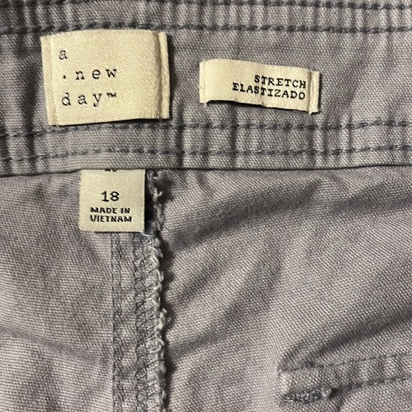 High rise Shorts 3.5” inseam-light blue - Picture 6 of 11